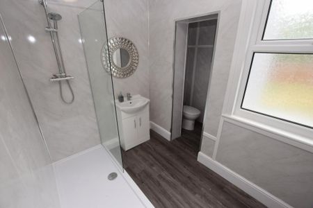 6 bedroom terraced house to rent - Photo 4