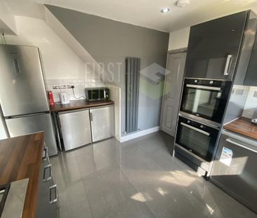 6 bedroom detached house to rent - Photo 4