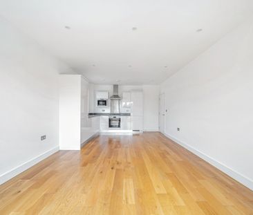 Enmore Road, London, SE25 - Photo 4