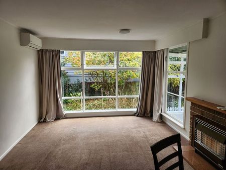 Cozy 3 bedroom house in a good neighbourhood - Photo 4