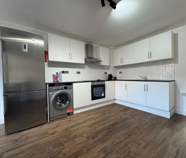 1 bedroom in a house share to rent - Photo 4