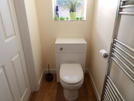 3 bedroom semi-detached house to rent - Photo 2