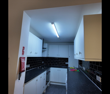 1 bedroom in a house share to rent - Photo 5