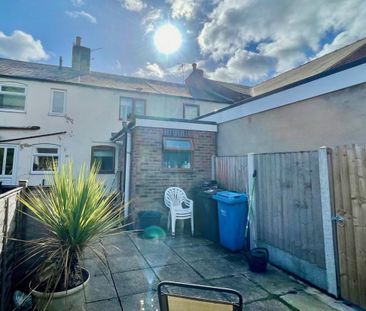 2 bedroom terraced house to rent - Photo 4