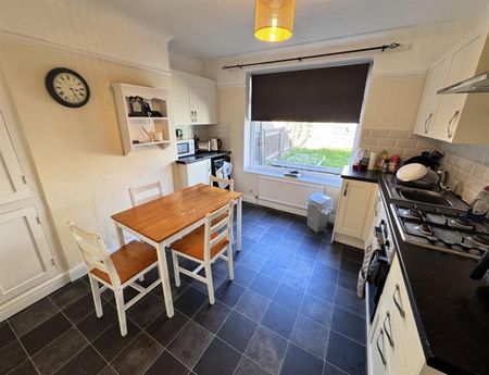 3 Bedroom Semi Detached Available Arranging tenancy - Photo 5