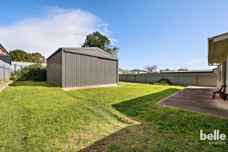 Three Bedroom Bungalow with Modern Upgrades and Double Garage - Photo 2