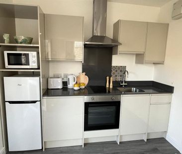 1 bedroom private hall to rent - Photo 6