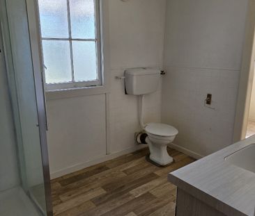 Handy location - Photo 5