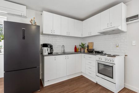 Perfect Location. - Photo 4