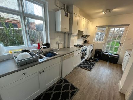 4 bed house to rent in Colchester Road, Wivenhoe - Photo 2