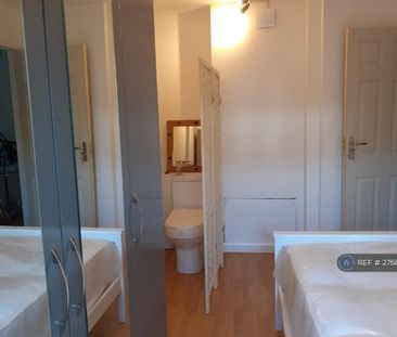 1 bedroom in a house share to rent - Photo 5