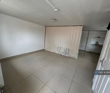 Studio to rent - Photo 6