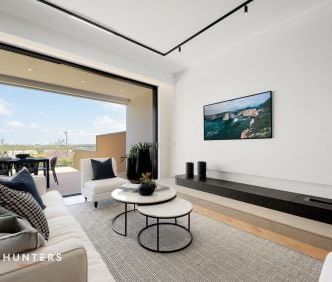 Luxury Family Home with Scenic Views - Photo 6