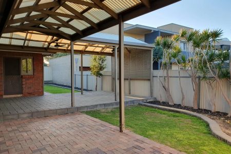 Coastal Comfort Just Minutes from the Beach .... - Photo 4