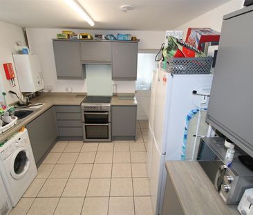 Room For Rent Collins Terrace, Pontypridd - Photo 3