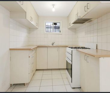 Charming Two-Bedroom Home in the Heart of Marrickville - Photo 3