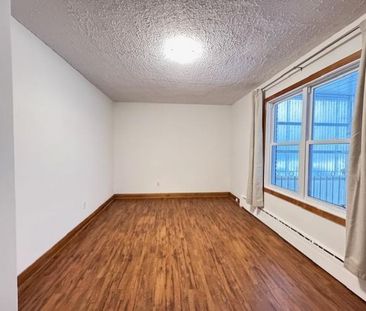 TRÈS GRAND 5-1/2 À LOUER À 400 MÈTRES DE L'UNIVERSITÉ DE SHERBROOKE - Photo 2