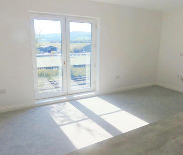 2 bedroom semi-detached house to rent - Photo 3