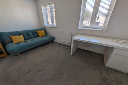 3 bedroom terraced house to rent - Photo 3