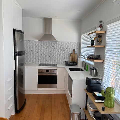Newly renovated fully furnished 1 bdr unit - Photo 1
