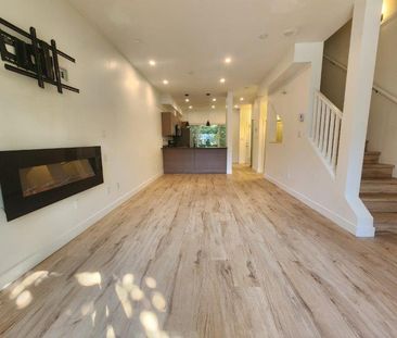 Two Bed Townhouse with Garage and Leisure Facilities in Cloverdale - Photo 2