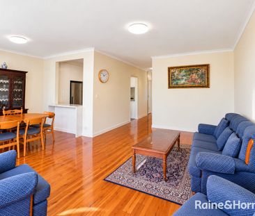 Spacious Fully Furnished Three-Bedroom Apartment - Photo 2