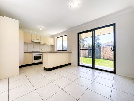Spacious, Newly Renovated Townhouse - Photo 2