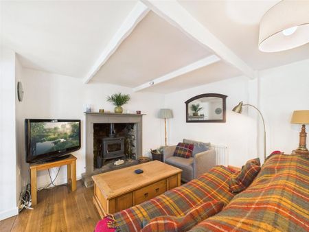 2 bedroom semi-detached house to rent - Photo 4