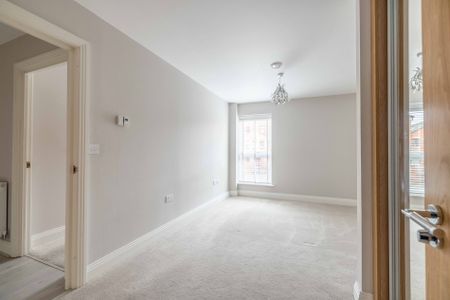 2 bed flat to rent in Windsor Road, Slough, SL1 - Photo 5