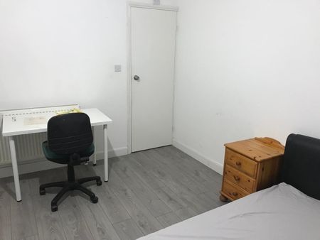 Room in a Shared House, Pell Street, RG1 - Photo 4