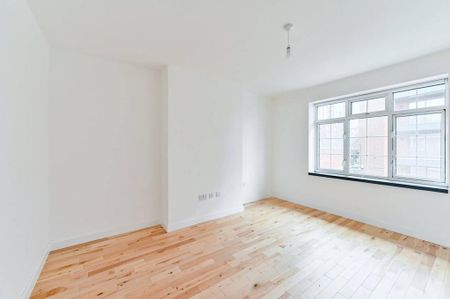3 bedroom flat to rent - Photo 2