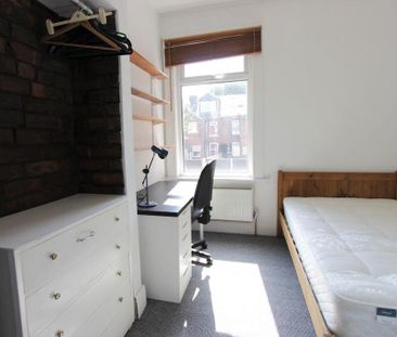 4 bedroom terraced house to rent - Photo 5