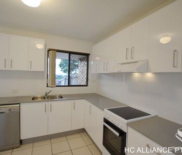 SUNNYBANK HILLS PRIMARY SCHOOL CATCHMENT -3 BEDROOMS TOWNHOUSE - Photo 3