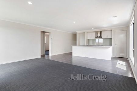 7 Anglers Avenue, Point Cook - Photo 3