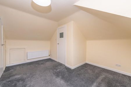 3 bedroom flat to rent - Photo 3