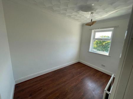 4 bedroom detached house to rent - Photo 2