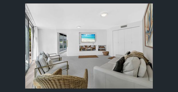 The ‘Ultima’ Beach House – Luxury Beachside Living in a Boutique Building - Photo 1