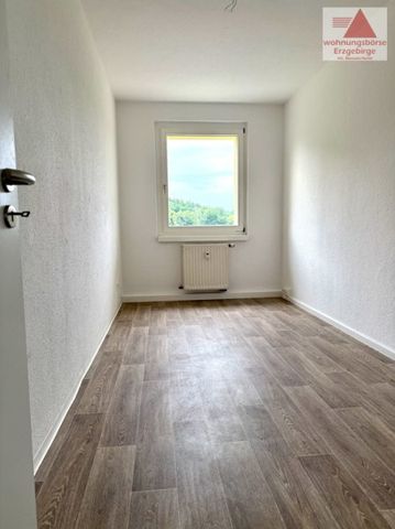 Thum - sanierte 4-Raum-Wohnung mit Balkon! Ruhig und dennoch zentrumsnah!! - Photo 2