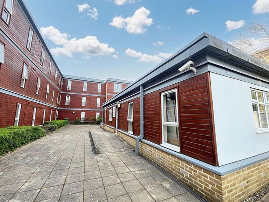 1 bedroom in a house share to rent - Photo 1
