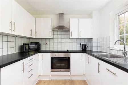 Selhurst Close, London, SW19 flat to rent - Photo 5