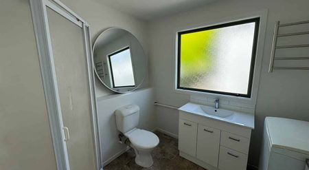 Newly refurbished large townhouse! - Photo 4