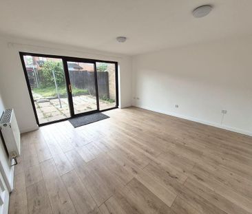4 bedroom end of terrace house to rent - Photo 4