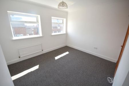 3 bedroom semi-detached house to rent - Photo 4