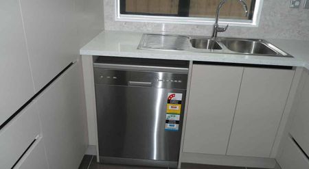 MODERN, SUNNY & SPACIOUS 3 BEDROOMS HOUSE - Photo 5