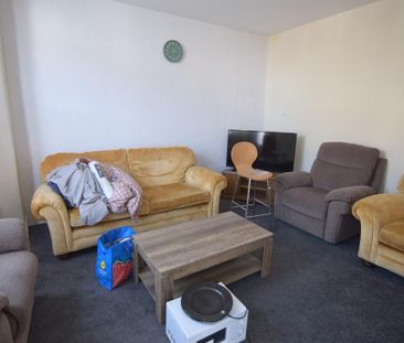 6 bedroom terraced house to rent - Photo 2