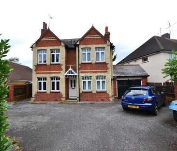 Reading Road, Woodley, RG5 - Photo 1