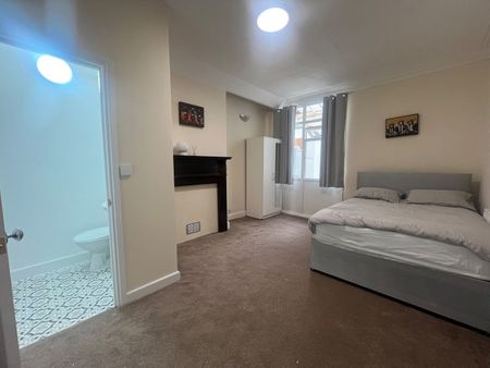 5 Bed Detached House, Lansdown Road, BS5 - Photo 4