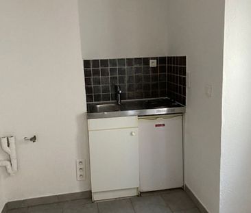 Location Appartement 1 pièce 18m² CHATEAURENARD 13160 - Photo 2