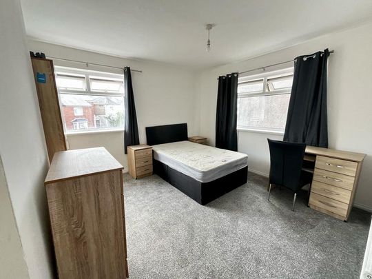 5 bedroom terraced house to rent - Photo 1