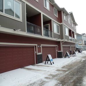 Like new, double garage 3 bdrms townhouse in Panorama hills! - Photo 2